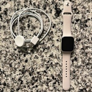 Apple Watch Series 7 (GPS) 41mm Starlight Aluminum Case w/ Starlight Sport Band